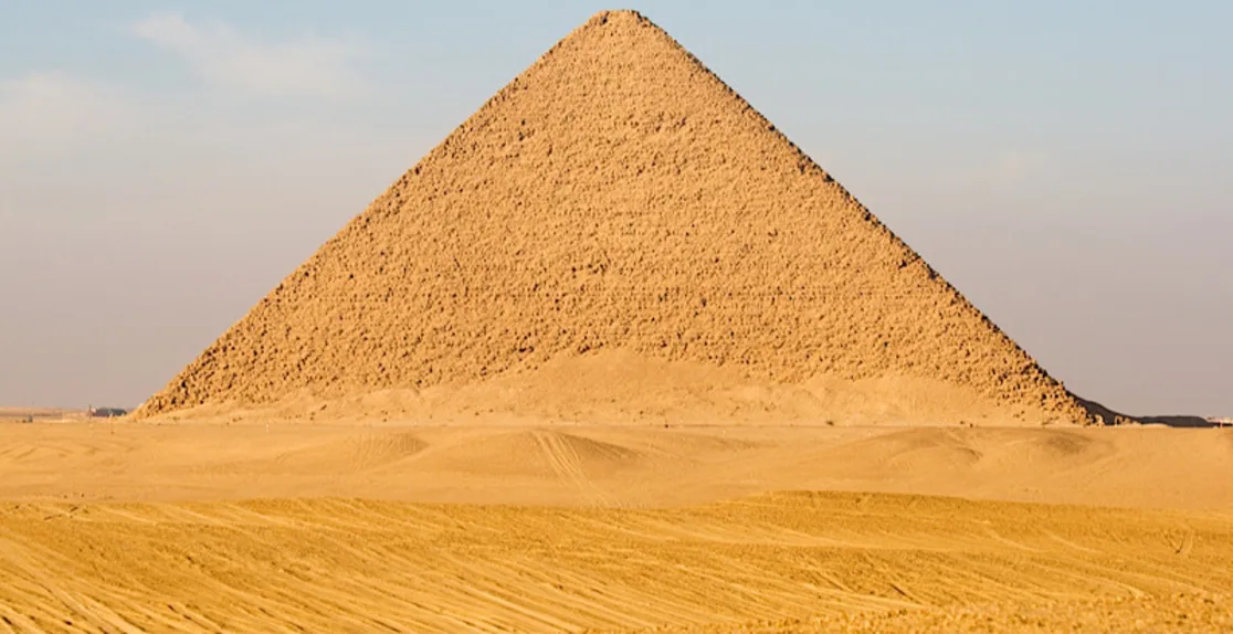 La piramide Rossa di snefru alla necropoli di saqqara