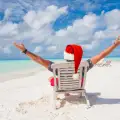 egitto capodanno,un ragazzo davanti al mare di marsa alam