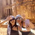 Due Raggaze a Petra, tour giordania 4 giorni