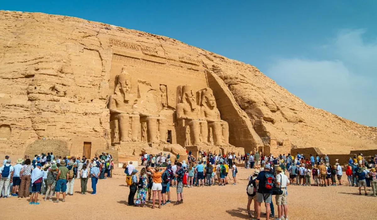 El increíble Templo de Abu Simbel, reconstruido en la montaña del sur de Egipto. Templo del faraón Ramsés II.