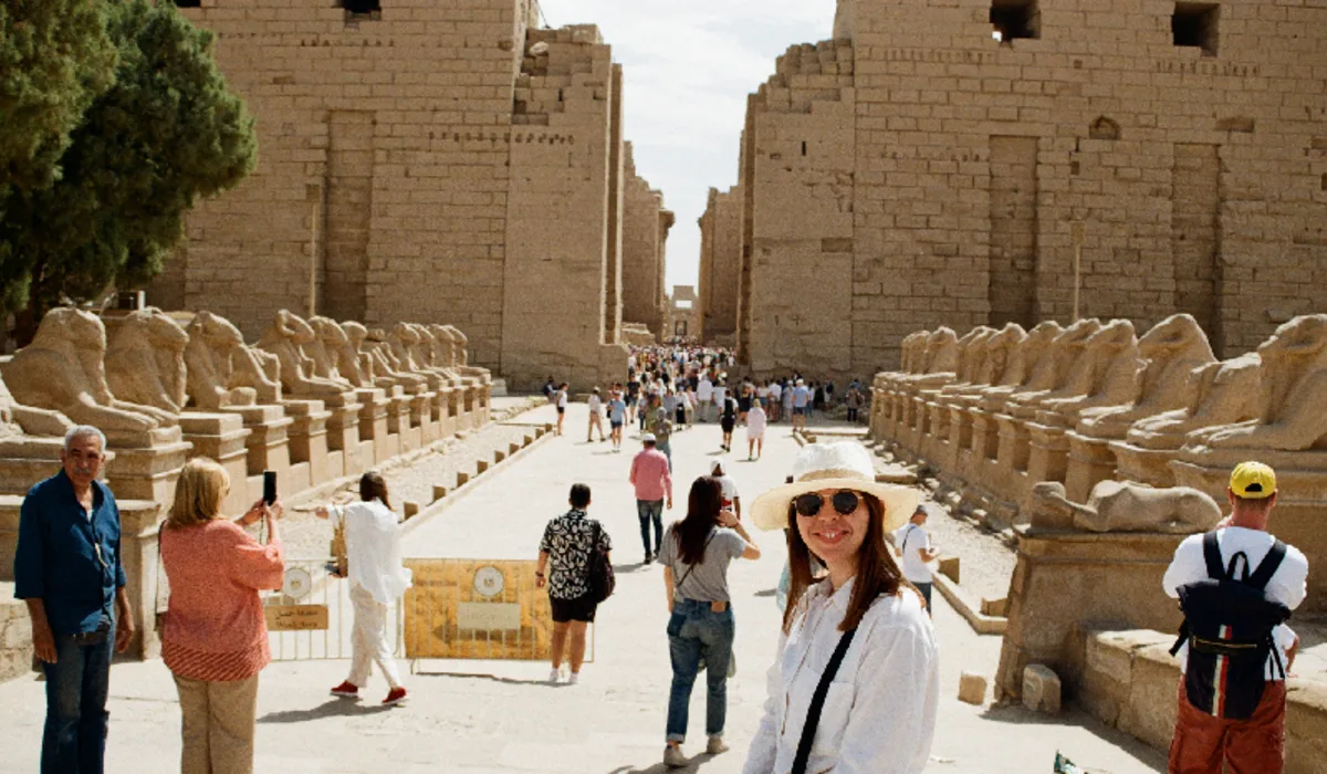 unos Turistas en el Templo de Karnak