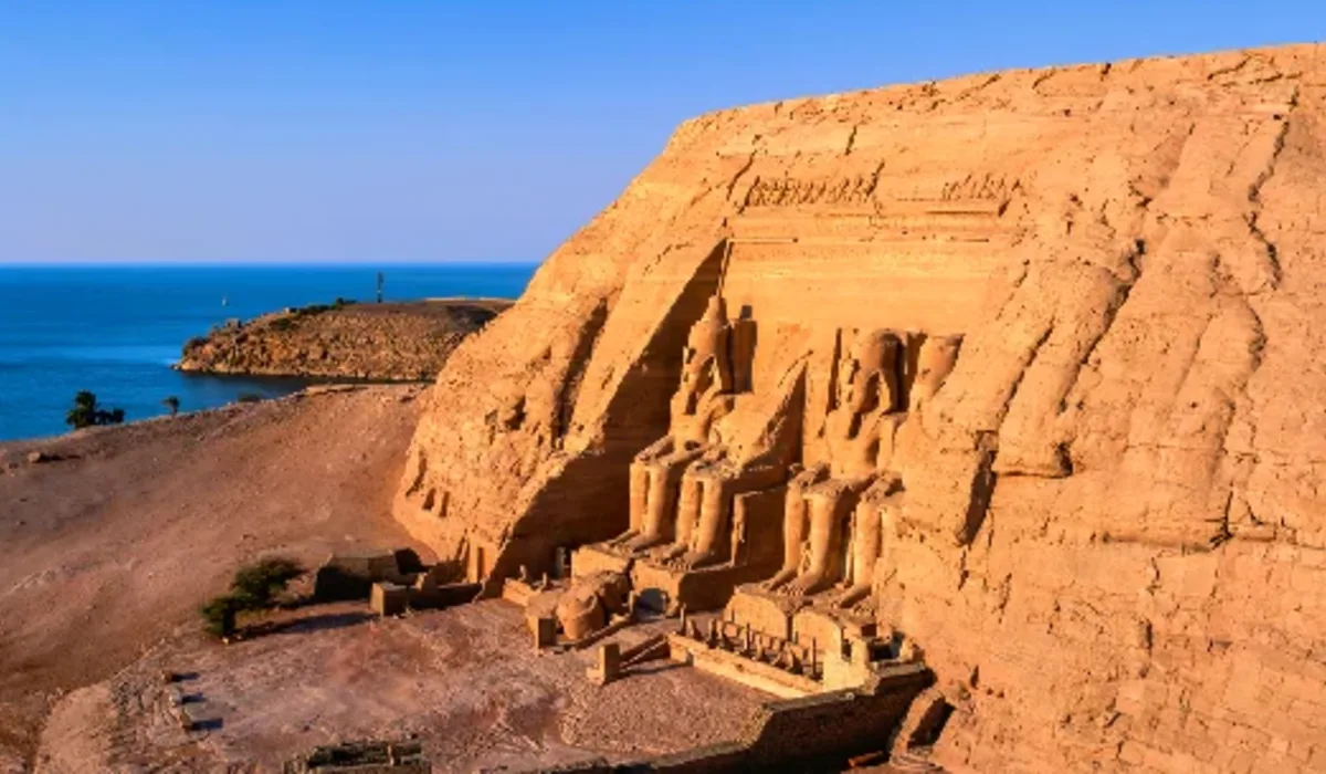 gran-templo-de-abu-simbel-y-lago-nasser-nubia