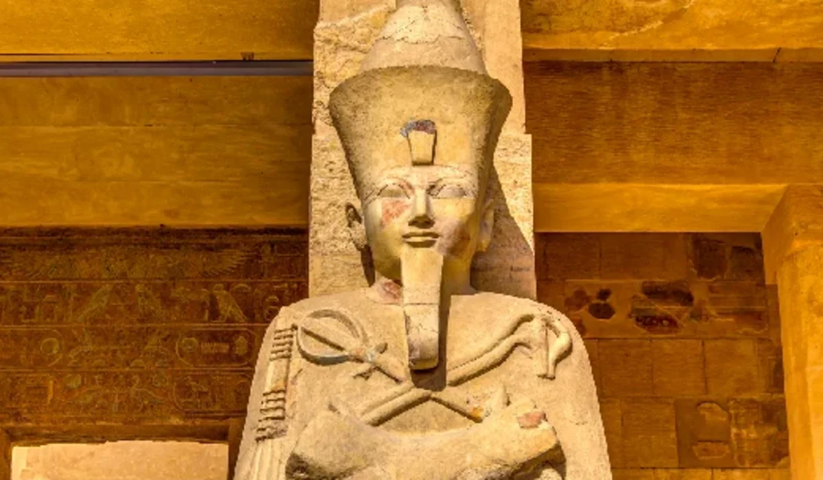estatua-de-la-reina-hatshepsut-en-luxor-egipto