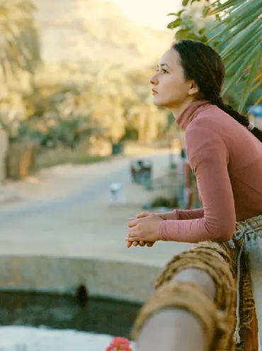 Retrato de mujer joven en el oasis de Siwa en Egipto.