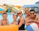 Famiglia in piscina durante il tour Egitto