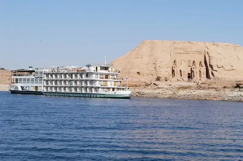 Nave in visita al tempio di Abu Simul durante il viaggio
