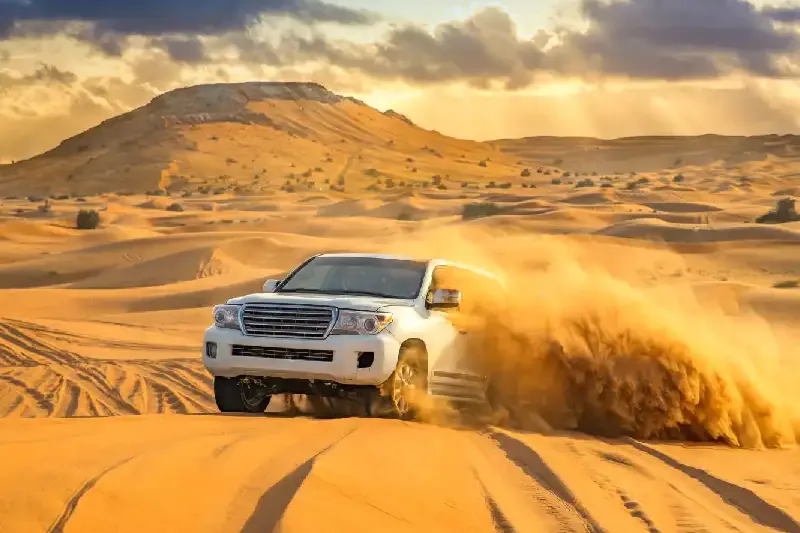 Deserto di Dubai esplorato con il pacchetto viaggio a Dubai