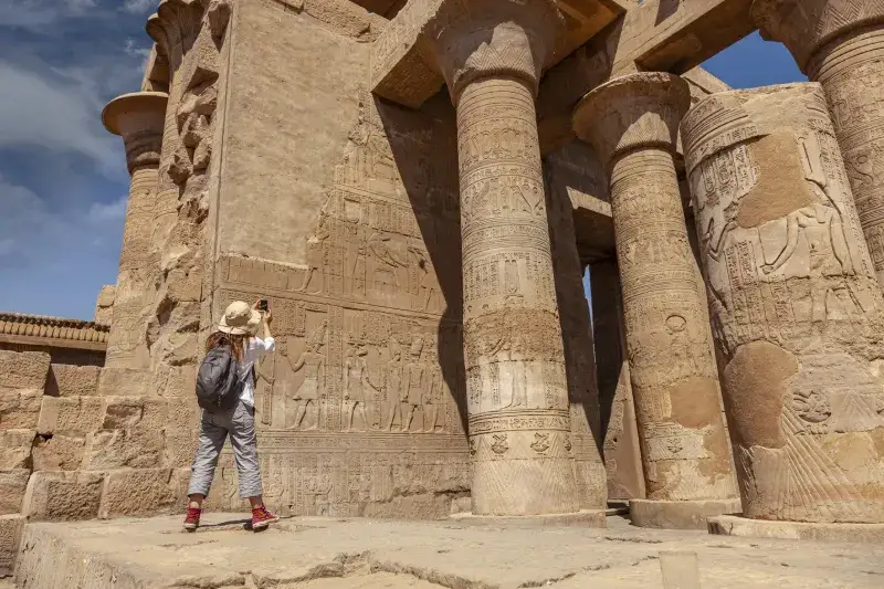 Geroglifici e rappresentazioni murarie all'interno del tempio di Karnak
