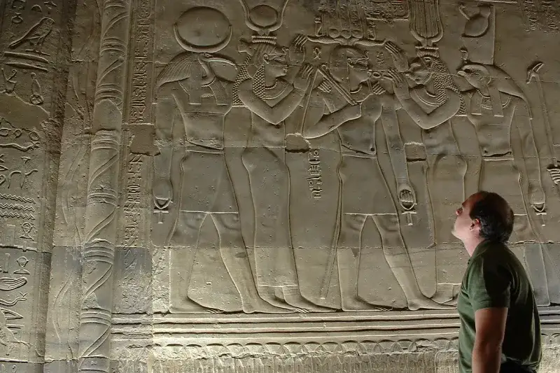 Raffigurazioni e geroglifici all'interno delle tombe egizie