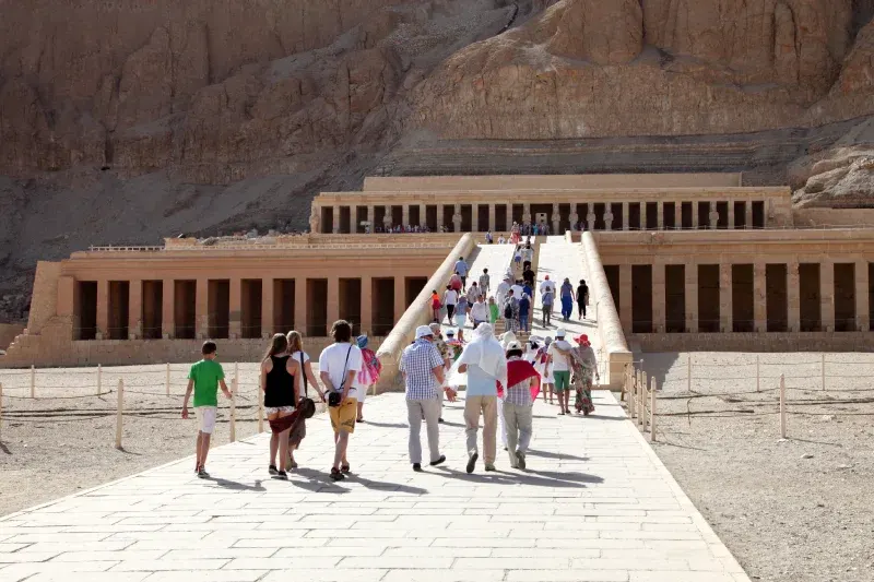Visita al tempio di Hatshepsut compresa nel viaggio di 8 giorni in Egitto con Cairo e crociera sul Nilo