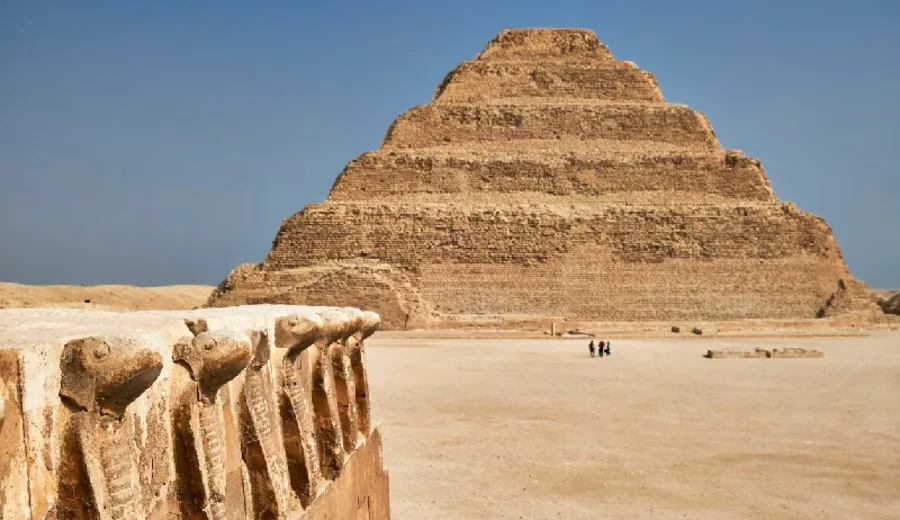 La Pirámide escalonada de Zoser en Saqqara
