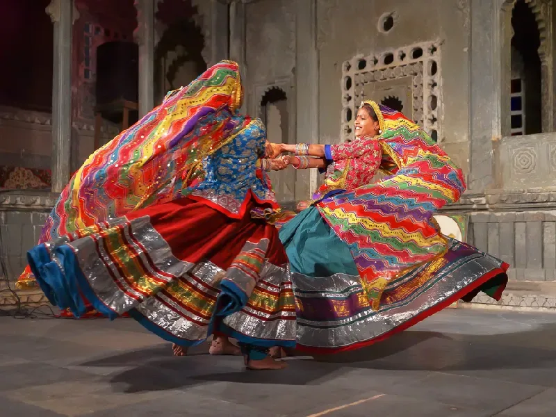 Ballo tradizionale indiano, esibizione visibile solo per chi sa quando andare in India per l'evento