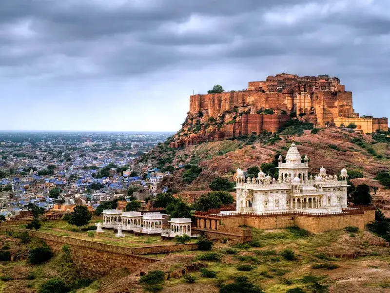 Vista sul Forte di Mehrangarh a Jodhpur, panorama tra le cose da vedere in Rajasthan