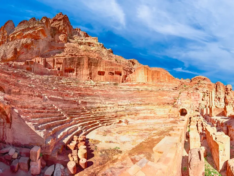 Anfiteatro romano scavato nella roccia di Petra
