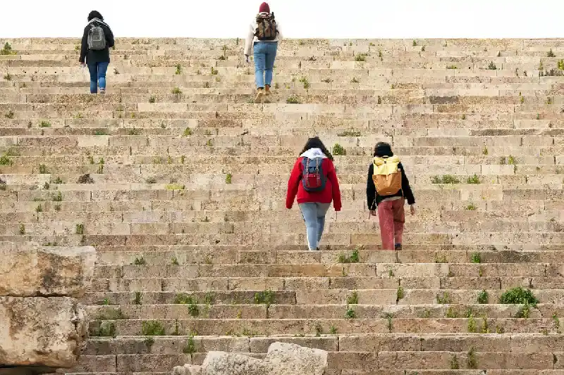 turisti a jerash , jerash giordania