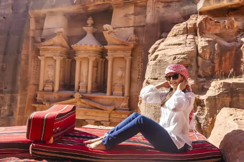 una donna a petra , siq di petra