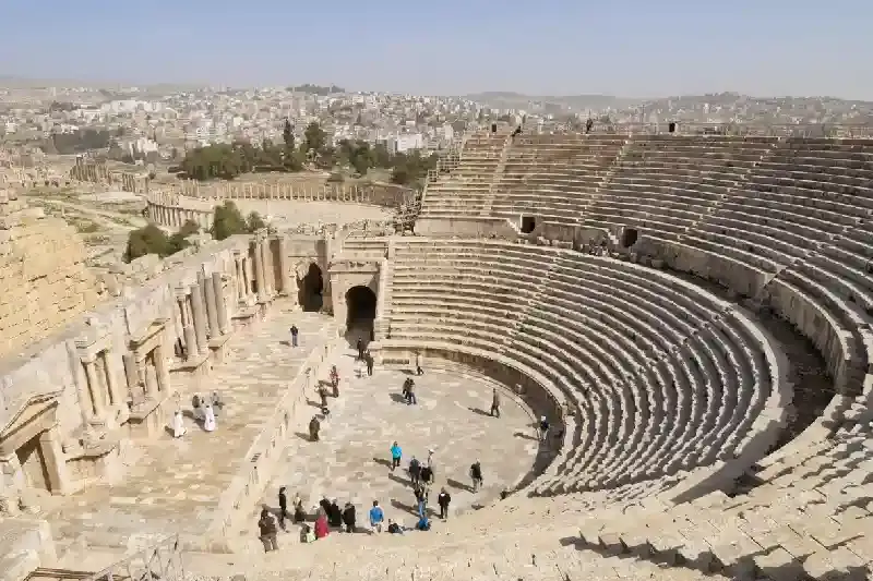 la struttura del teatro romano amman , teatro romano di amman