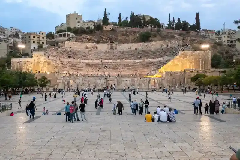 teatro romano antico in giordania , teatro romano di amman