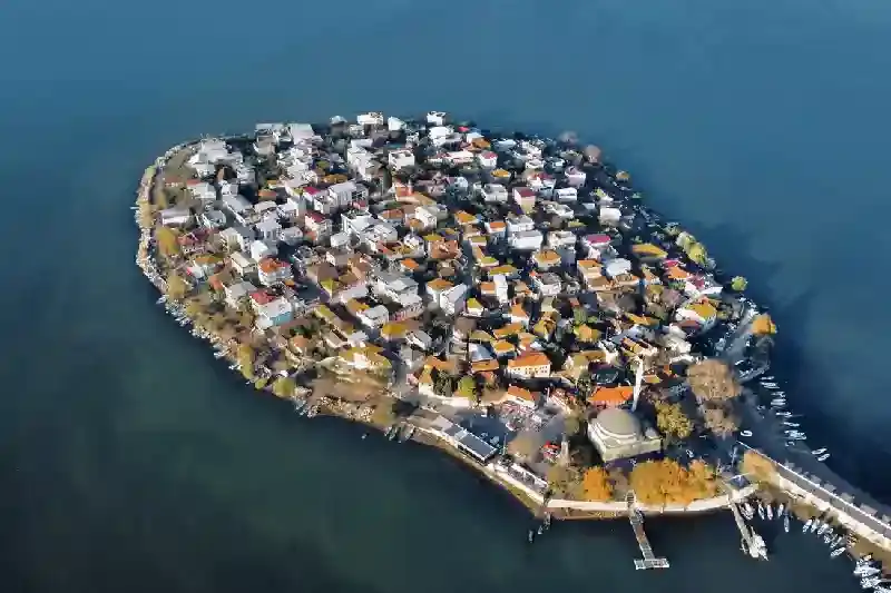 Villaggio Gölyazi nel lago Uluabat a Bursa, Bursa istanbul
