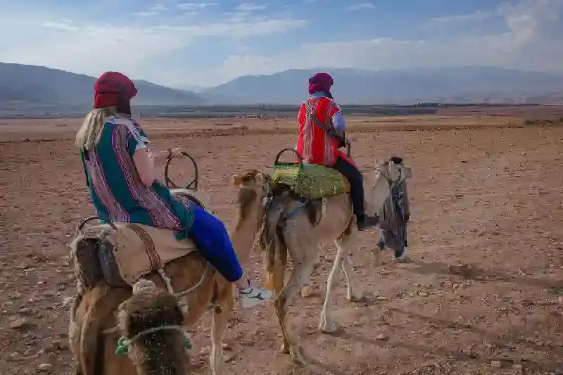 Touristi nel deserto di Agafay, Marrakech deserto agafay