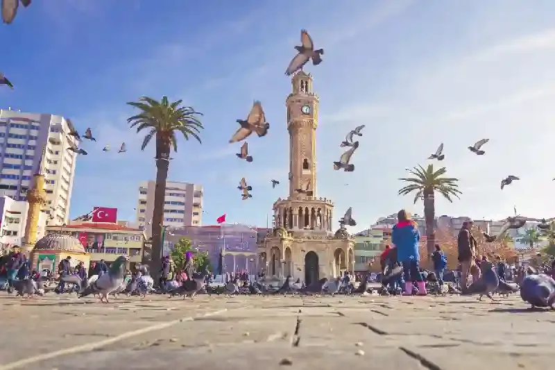 Torre dell'Orologio di Smirne, Cosa vedere a Izmir
