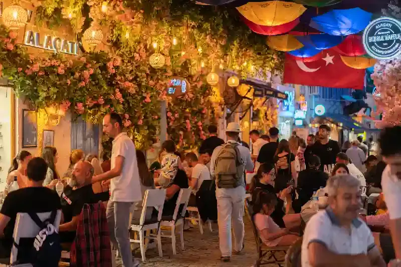 Strade di Cesme Alacati Izmir Turchia, Cosa vedere a izmir