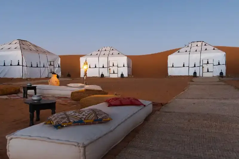 Tenda da campo nel deserto del Sahara, Zagora, Marocco