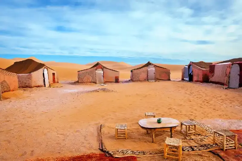 tende a tappeto al campo berbero di Erg Chigaga, zagora marocco