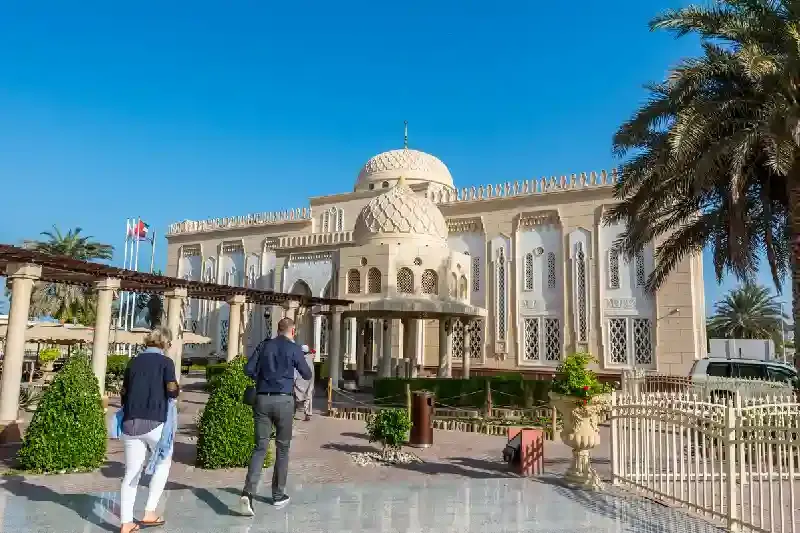 Visitatori stranieri in visita alla Moschea di Jumeirah, Moschea di Jumeirah
