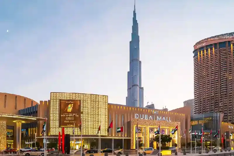 Ingresso principale del centro commerciale Dubai con Burj Khalifa, Dubai mall negozi