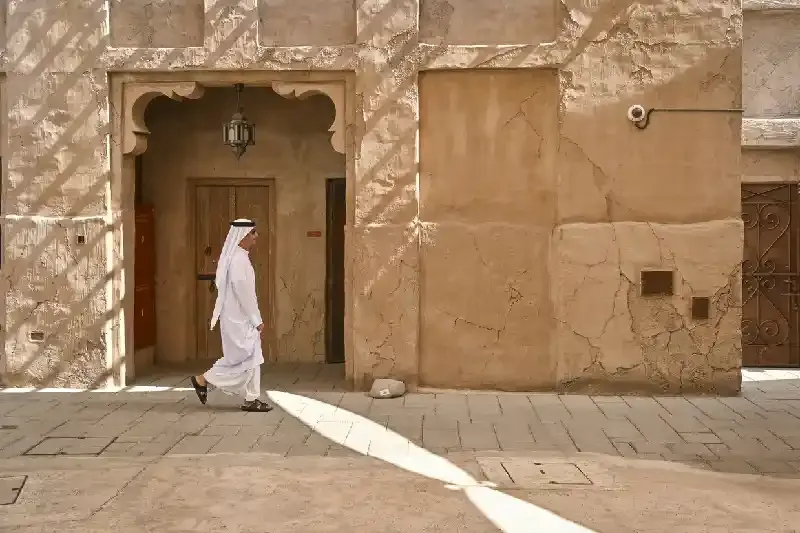 vecchia casa in una strada di Al Fahidi, un quartiere storico di Dubai, Dubai vecchia