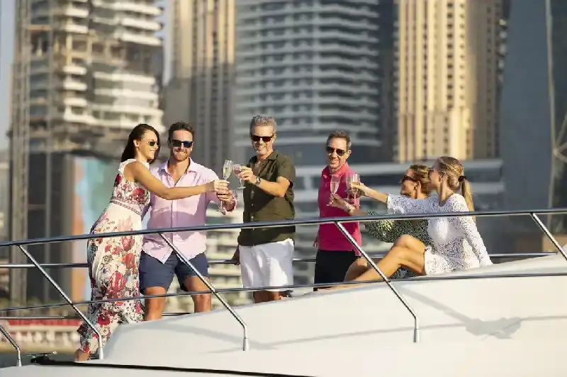 Una famiglia a Dubai, Dubai eventi