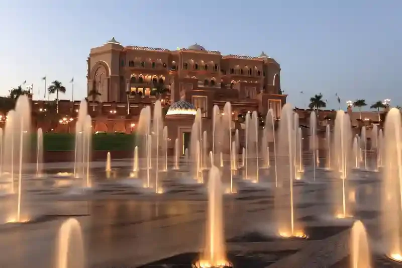 emirates palace , emirates palace abu dhabi emirati arabi