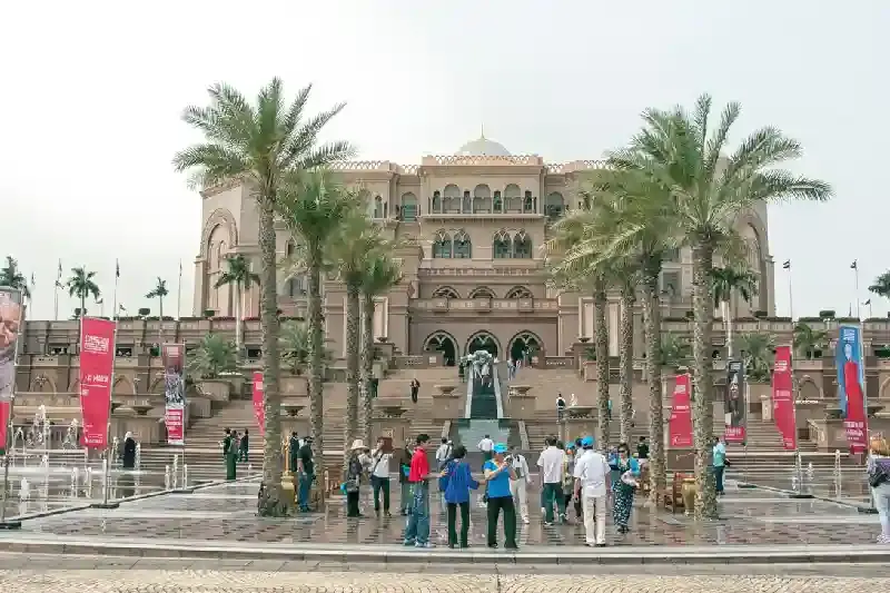 emirates palace , emirates palace abu dhabi emirati arabi