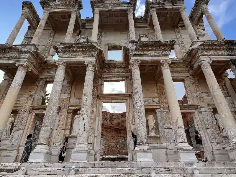 una foto panoramica al tempio di artemide , tempio di artemide a efeso 