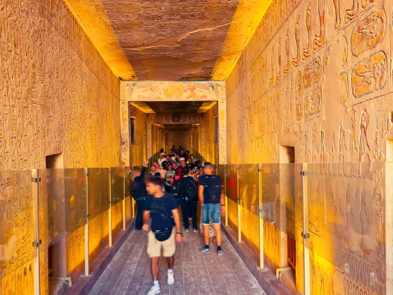 Colonnato egizio visitabile durante la visita di Luxor