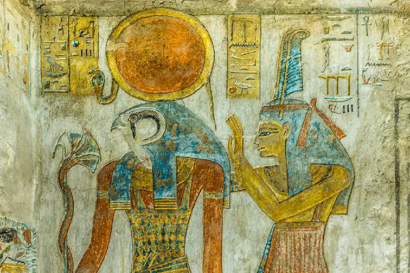 Pinturas del dios egipcio Ra y Maat en KV 14, la tumba de Tausert y Setnakht en el Valle de los Reyes, Luxor, Egipto.