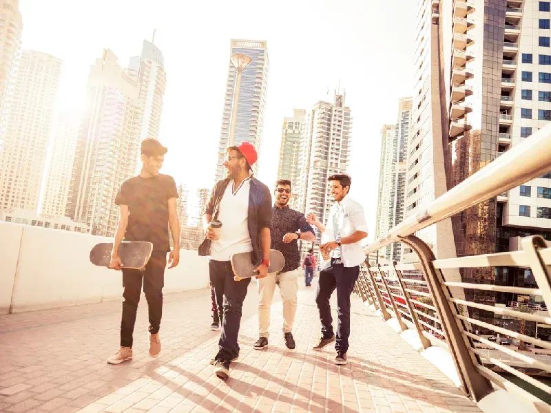 giovani a dubai , Abitanti di Dubai 
