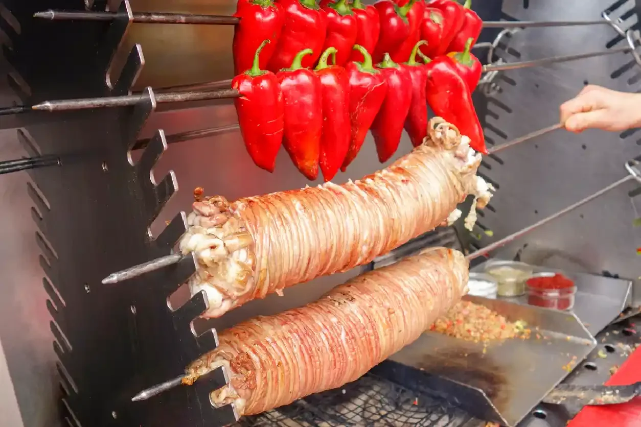 kokoreç – intestino uno dei piatti autentici a istanbul