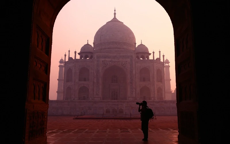 Vista del Taj Mahal dall'accesso, località tra le attività da fare in India