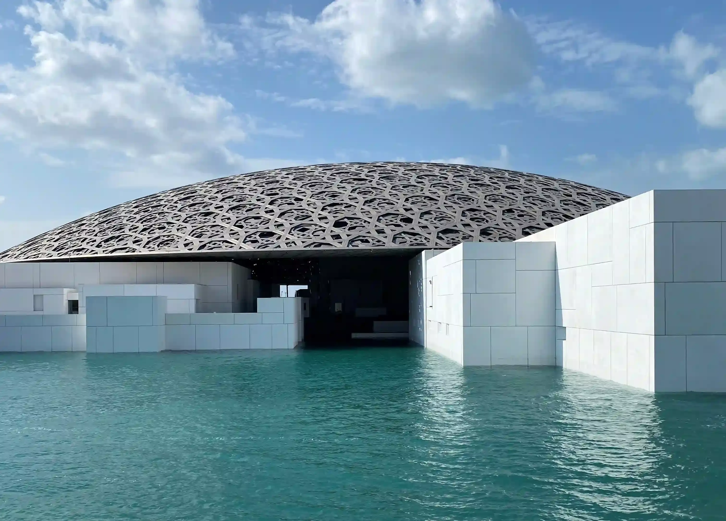 luovre di abu dhabi , Citta di Abu dhabi