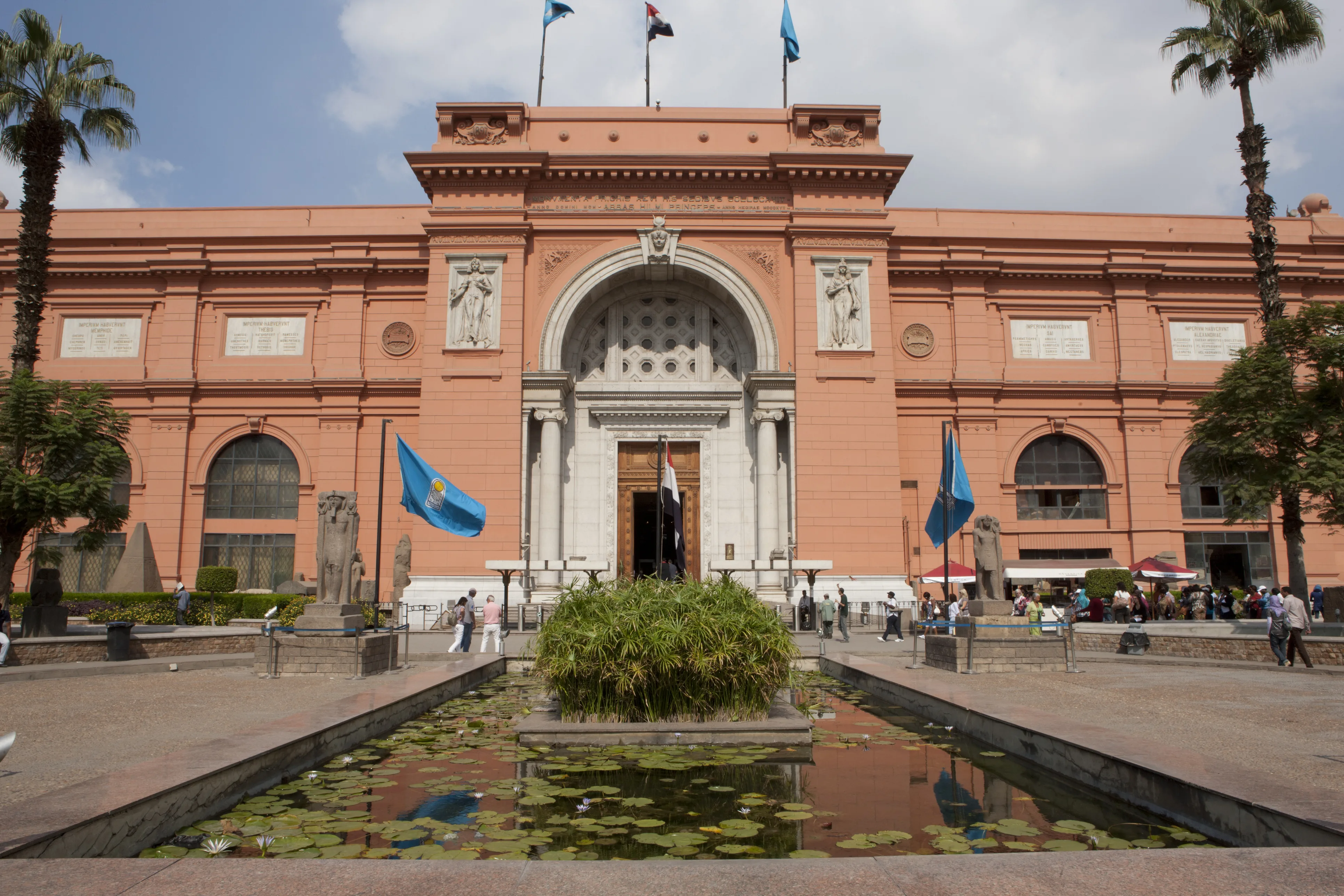 Museo Egipcio vs Gran Museo Egipcio: ¿Cuál Visitar en tu Viaje?
