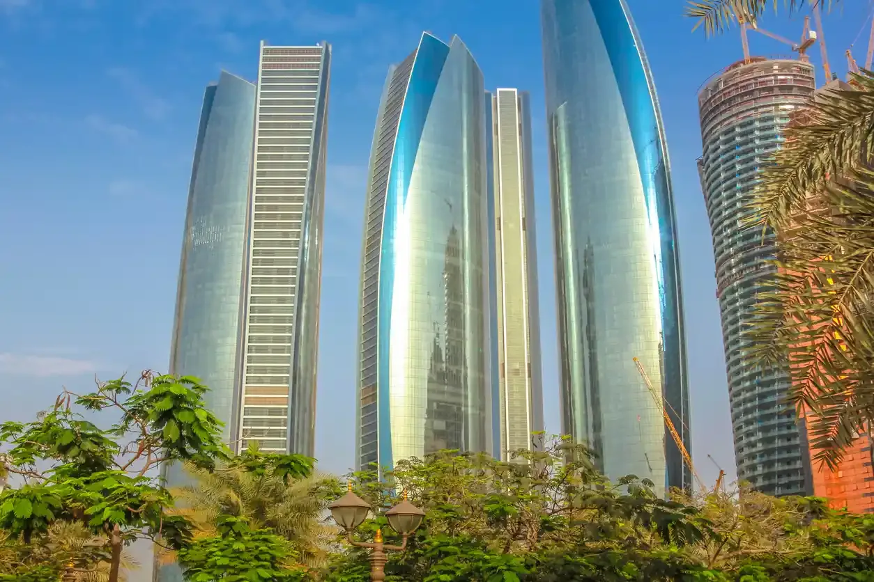 Foto dei grattacieli Etihad ad Abu Dhabi come esempio di architettura