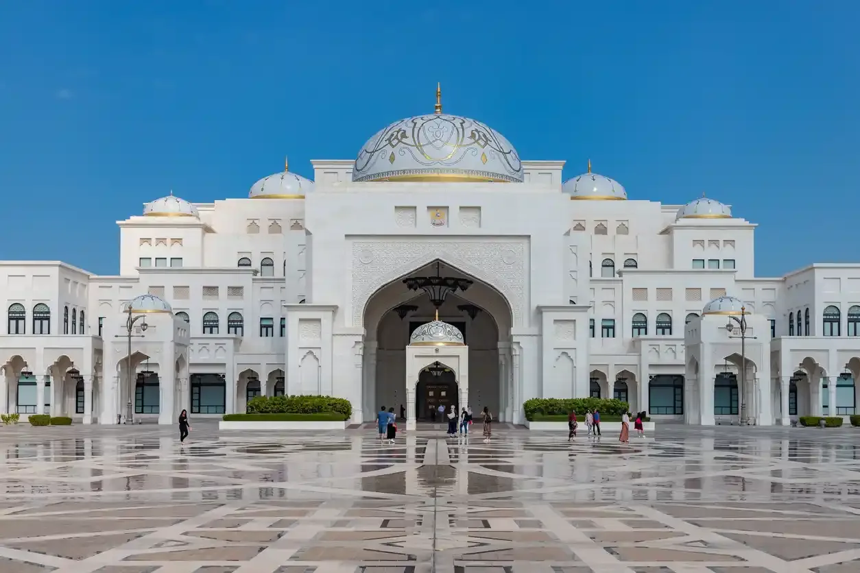 Foto di Qasr El Watan ad Abu Dhabi come esempio di attrazione culturale della città