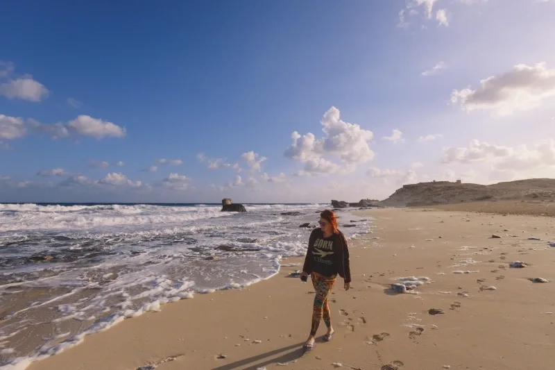 Una ragazza sul mare di Marsa Matrouh