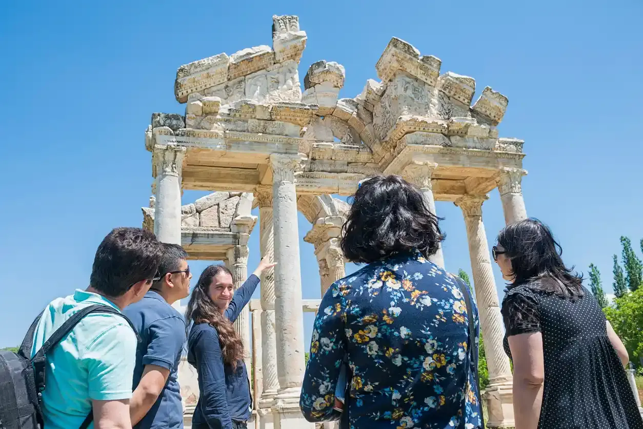un gruppo di turisti in Turchia , come vestirsi in turchia 