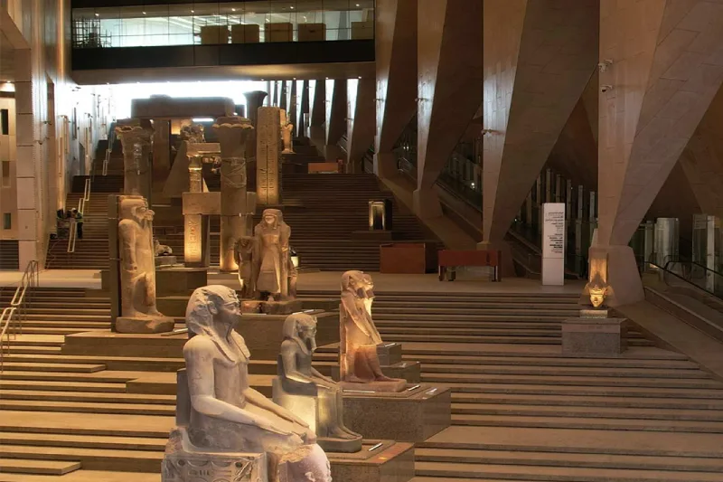 El gran museo egipcio por dentro y los monumentos