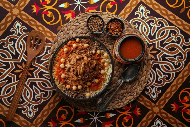 Koshary, un plato típico de la cocina egipcia, es una popular comida callejera
