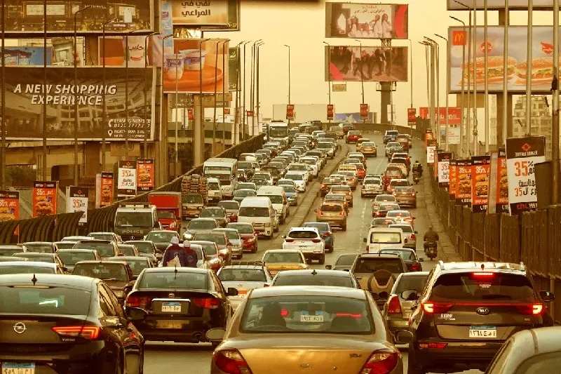 Vista del congestionado tráfico en la ciudad de El Cairo, Egipto