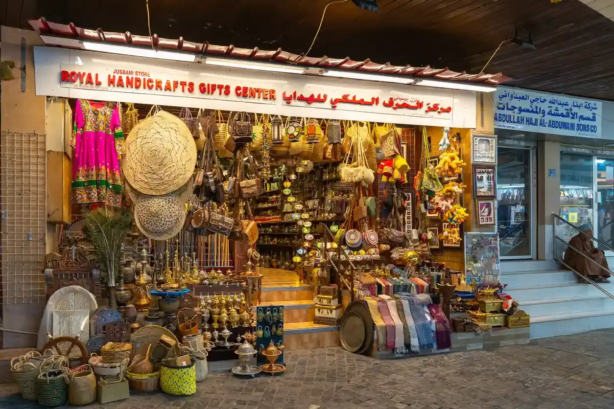 un negozio di souvenir omaniti